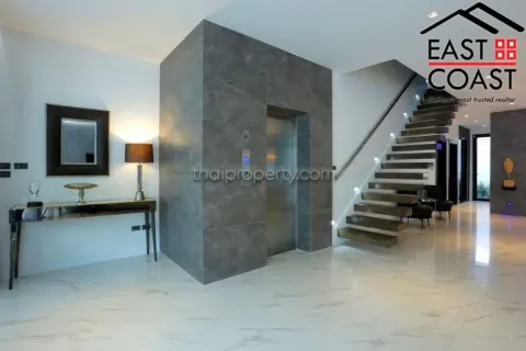 Casa de 6 dormitorios en Pattaya, Tailandia № 213645 - foto 6