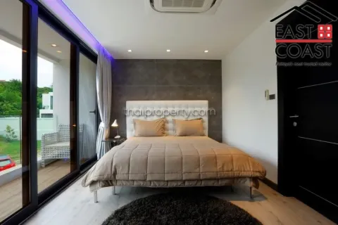 Casa de 6 dormitorios en Pattaya, Tailandia № 213645 - foto 12