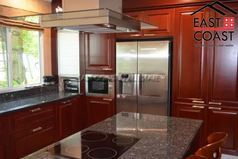 Condominio de 4 dormitorios en Pattaya, Tailandia № 213642 - foto 9