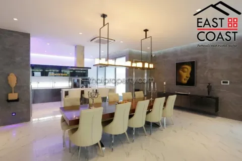 Casa de 6 dormitorios en Pattaya, Tailandia № 213644 - foto 4