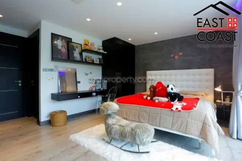 Casa de 6 dormitorios en Pattaya, Tailandia № 213644 - foto 8