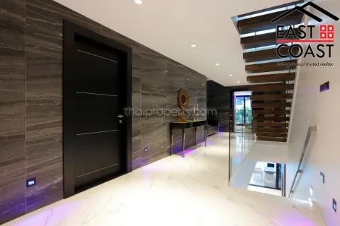 Casa de 6 dormitorios en Pattaya, Tailandia № 213644 - foto 20