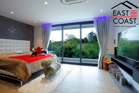 Casa de 6 dormitorios en Pattaya, Tailandia № 213644 - foto 7