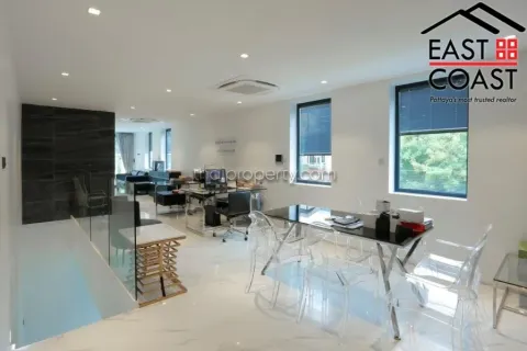 Casa de 6 dormitorios en Pattaya, Tailandia № 213644 - foto 11