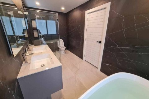 Villa in Pattaya, Thailand 4 bedrooms № 152340 - photo 6