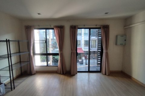 Дуплекс в Самутпракане, Таиланд с 4 спальнями  № 164535 - фото 18