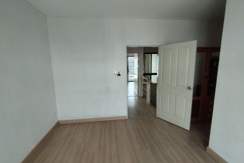 Дуплекс в Самутпракане, Таиланд с 4 спальнями  № 164535 - фото 7