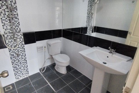 Дуплекс в Самутпракане, Таиланд с 4 спальнями  № 164535 - фото 6