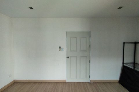 Дуплекс в Самутпракане, Таиланд с 4 спальнями  № 164535 - фото 16