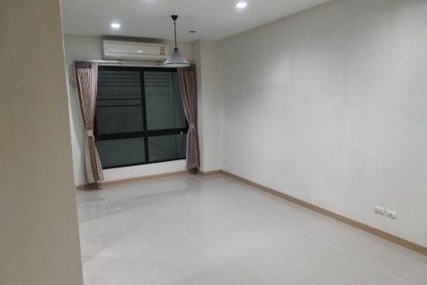 Дуплекс в Самутпракане, Таиланд с 4 спальнями  № 164535 - фото 14