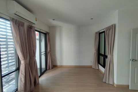 Дуплекс в Самутпракане, Таиланд с 4 спальнями  № 164535 - фото 3