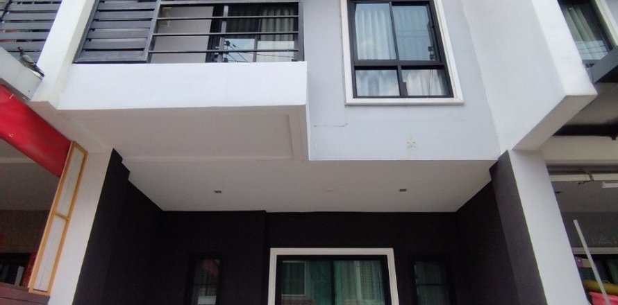 Дуплекс в Самутпракане, Таиланд с 4 спальнями  № 164535