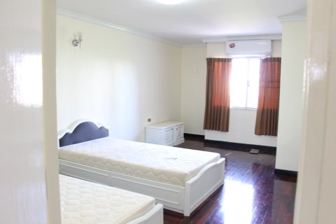 Condo à Khlong Toei, Bangkok, Thaïlande, 3 chambres  № 158646 - photo 10