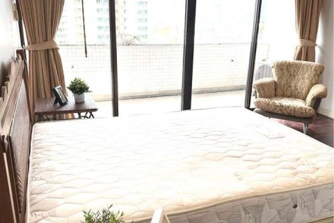 Condo in Watthana, Bangkok, Thailand, 3 bedrooms  № 158649 - photo 11