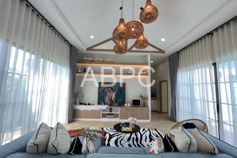 Casa de 3 dormitorios en Pattaya, Tailandia № 211807 - foto 4