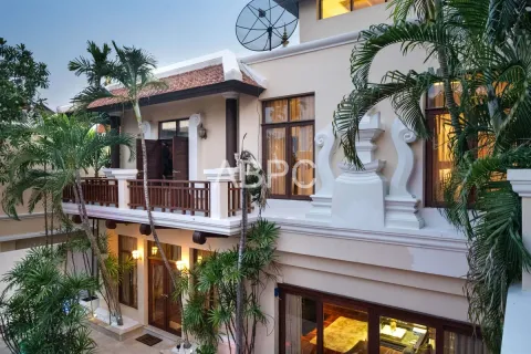 Casa de 4 dormitorios en Pattaya, Tailandia № 211806 - foto 3