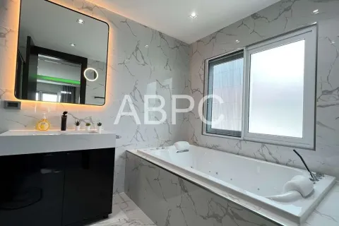 Casa de 4 dormitorios en Pattaya, Tailandia № 211811 - foto 8