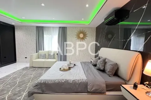 Casa de 4 dormitorios en Pattaya, Tailandia № 211811 - foto 5