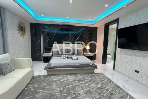Casa de 4 dormitorios en Pattaya, Tailandia № 211811 - foto 6