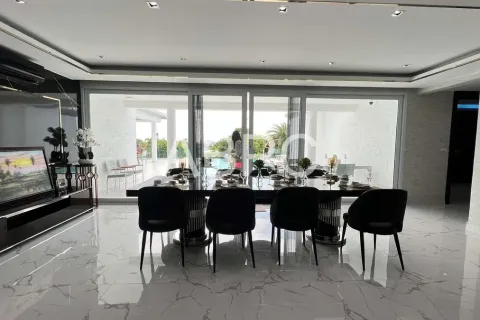 Casa de 4 dormitorios en Pattaya, Tailandia № 211811 - foto 4