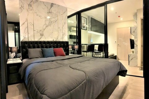 Studio dans le Condo à Huai Khwang, Bangkok, Thaïlande  № 156572 - photo 2