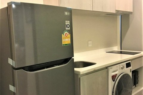 Studio dans le Condo à Huai Khwang, Bangkok, Thaïlande  № 156572 - photo 4