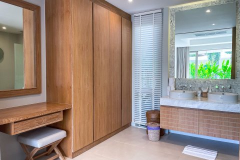 Villa in Phuket, Thailand 3 bedrooms № 147804 - photo 15