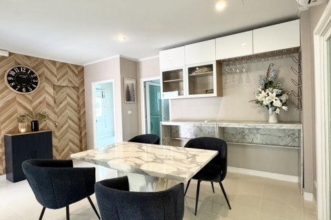 Maison à Udon Thani, Thaïlande 4 chambres № 170677 - photo 4