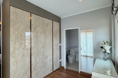 Maison à Udon Thani, Thaïlande 4 chambres № 170677 - photo 20