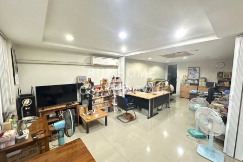 Таунхаус в Нонтхабури, Таиланд с 4 спальнями № 170681 - фото 19