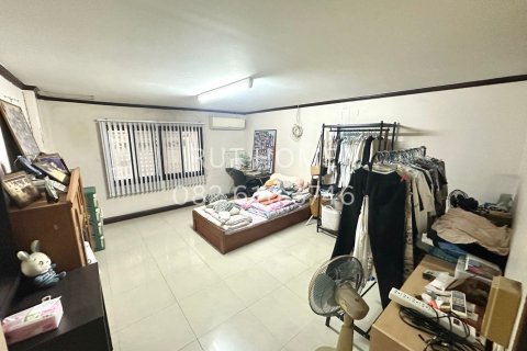 Таунхаус в Нонтхабури, Таиланд с 4 спальнями № 170681 - фото 6