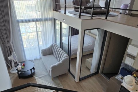 Studio in the Condo in Huai Khwang, Bangkok, Thailand  № 161682