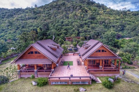 Maison à Pak Chong, Thaïlande 6 chambres № 161684