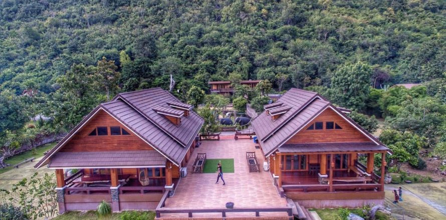 Maison à Pak Chong, Thaïlande 6 chambres № 161684