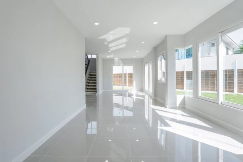 House in Sai Mai, Bangkok, Thailand 4 bedrooms № 161685 - photo 3