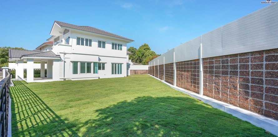 House in Sai Mai, Bangkok, Thailand 4 bedrooms № 161685