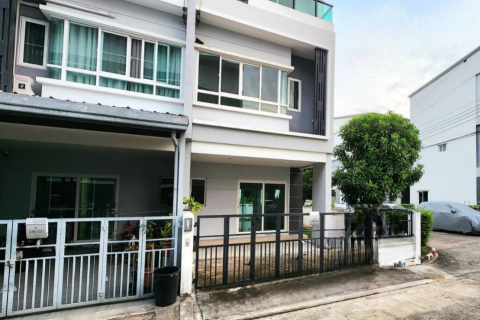 Townhouse in Bang Khen, Bangkok, Thailand 3 bedrooms № 141240 - photo 1