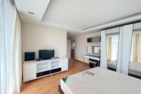 Condo in Khlong Toei, Bangkok, Thailand, 2 bedrooms  № 141244 - photo 12