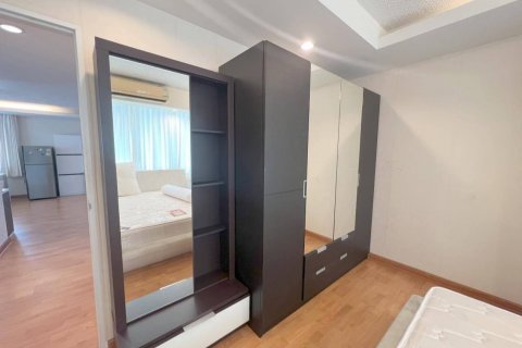 Condo in Khlong Toei, Bangkok, Thailand, 2 bedrooms  № 141244 - photo 13