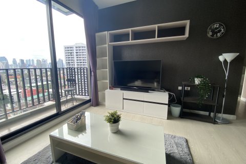 Condo in Huai Khwang, Bangkok, Thailand, 2 bedrooms  № 149217 - photo 1