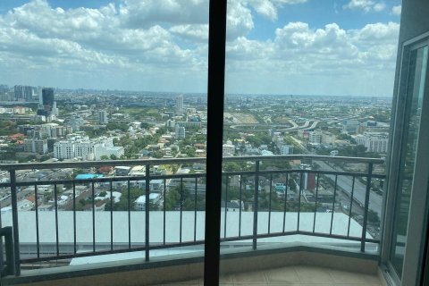 Кондоминиум с 2 спальнями в Бангкоке, Таиланд № 157758 - фото 11