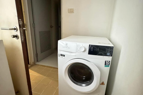 Condo in Bangkok, Thailand, 3 bedrooms  № 157763 - photo 2