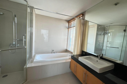 Condo in Bangkok, Thailand, 3 bedrooms  № 157763 - photo 17
