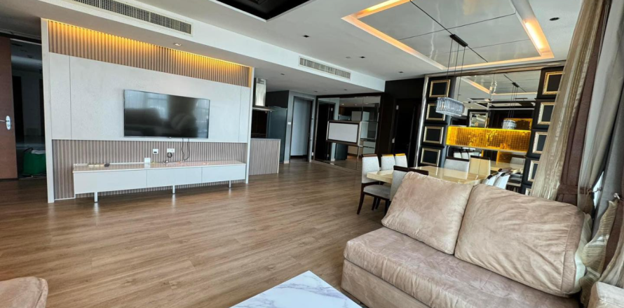 Condo in Bangkok, Thailand, 3 bedrooms  № 157763
