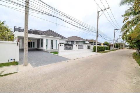 Вилла в Паттайе, Таиланд с 3 спальнями  № 171644 - фото 3