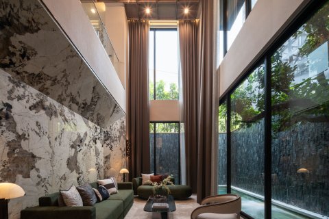 House in Phra Khanong, Bangkok, Thailand 3 bedrooms № 171647 - photo 2