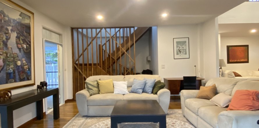 House in San Sai, Thailand 3 bedrooms № 157127