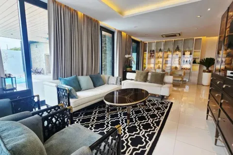 Casa de 4 dormitorios en Pattaya, Tailandia № 212243 - foto 4