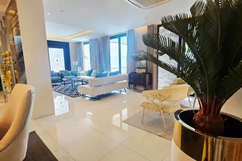 Casa de 4 dormitorios en Pattaya, Tailandia № 212243 - foto 11