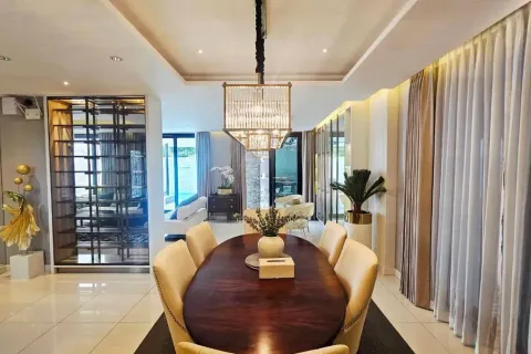 Casa de 4 dormitorios en Pattaya, Tailandia № 212243 - foto 8